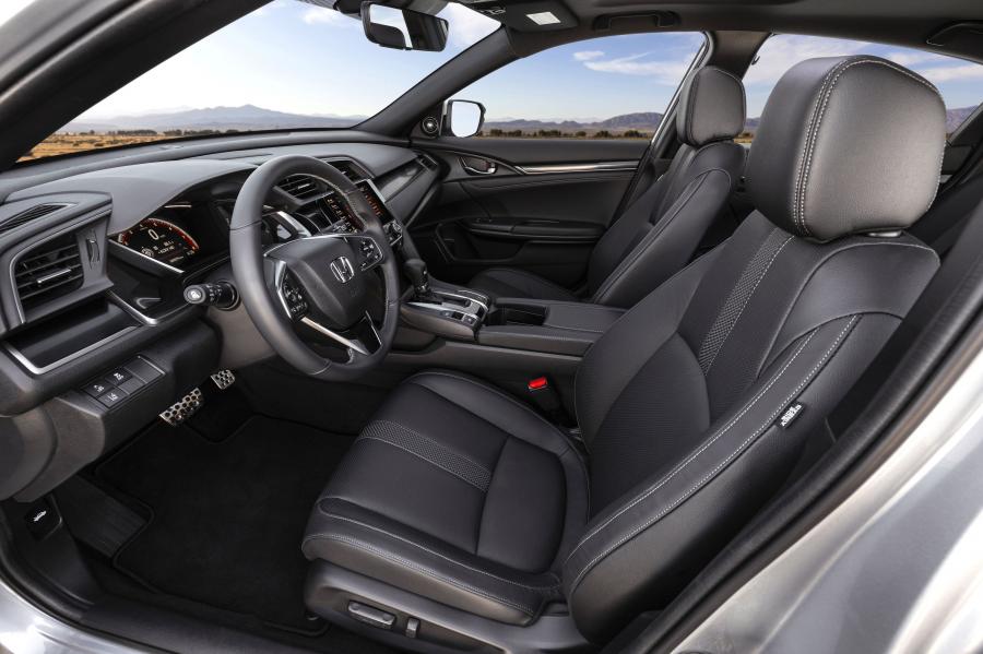 Интерьер Honda Civic Sport Touring Hatchback (FK7) 2019 года  (NA) (фото 4 из 12)